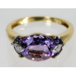 A 9ct gold ring set with diamond & amethyst 2.8g s