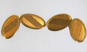 A pair of 9ct gold cuff links 5.8g