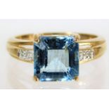 A 9ct gold ring set with topaz & diamond 3.8g size