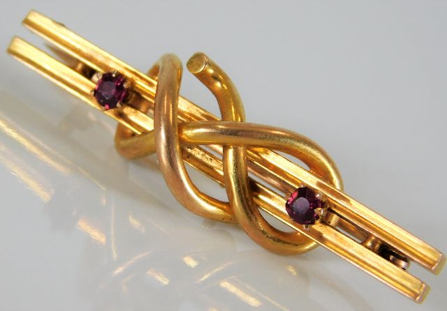 A 15ct gold brooch set with amethyst 3.8g