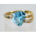 A 9ct gold ring set with topaz & diamond 2.6g size