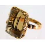 An 18ct gold ring set with smokey quartz 8.7g size