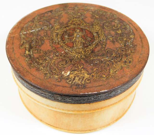 An 18thC. French powder box with metal engraved de