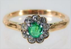 An Edwardian 9ct gold daisy style ring set with em