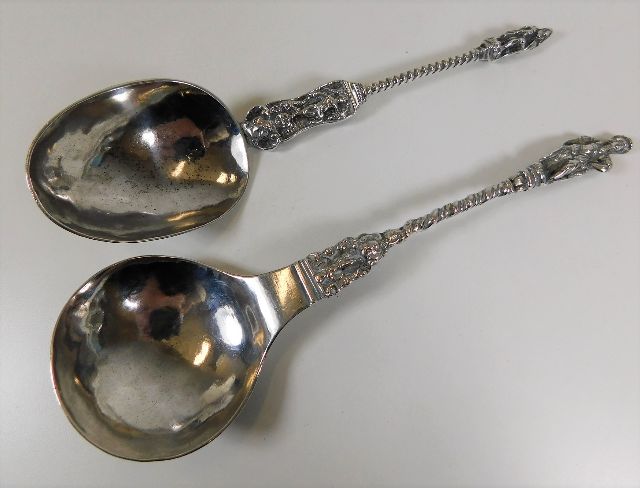 Two decorative heavy gauge Dutch silver apostle caddy spoons 130g