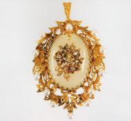 A 9ct gold pendant mounted on chalcedony & set wit