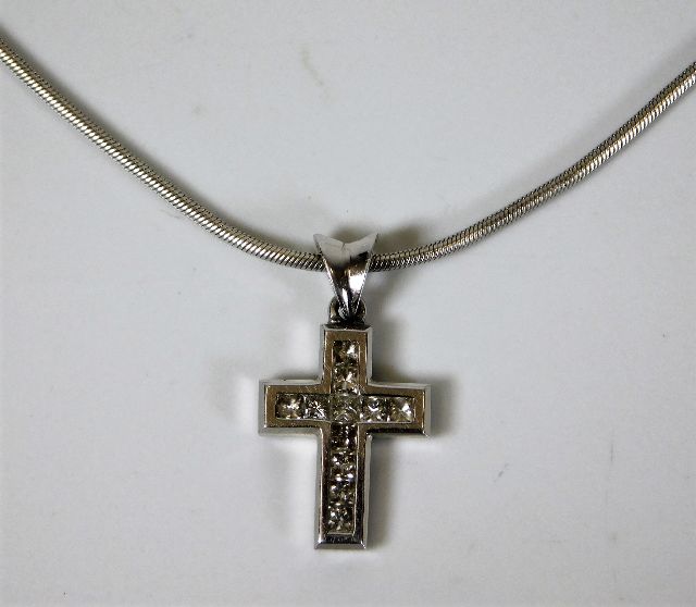 An 18ct gold cross & chain set with approx. 0.5ct