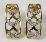 A pair of 9ct gold earrings 4g