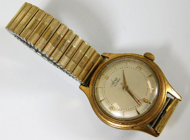 A vintage Gents Avia watch with 15 jewelled moveme