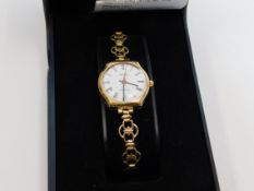 A 9ct gold cased ladies wristwatch 14g inclusive