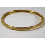 A good quality 18ct gold bangle set with 2ct diamo