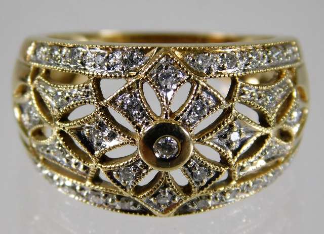 A 9ct gold diamond ring size N/O 5.1g
