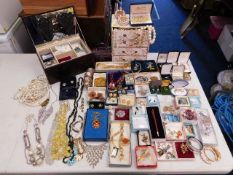 A quantity of costume jewellery items