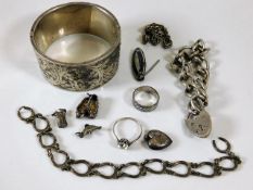 A silver bangle & a quantity of silver & white met