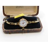 A 9ct gold cased ladies wristwatch 14.28g inclusiv