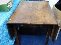 An 18thC. oak drop leaf table