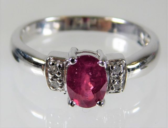 A 9ct white gold ruby & diamond ring size N 3.1g