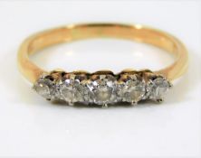 An antique 18ct gold ring set with approx. 0.45ct