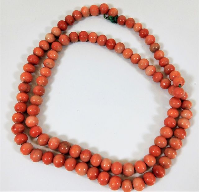 A Victorian coral necklace, beads approx. 11mm, 18