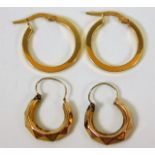 Two pairs of 9ct gold earrings 2g