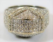 An 18ct gold ring set with 1.6ct diamonds 9.6g siz
