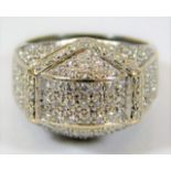 An 18ct gold ring set with 1.6ct diamonds 9.6g siz