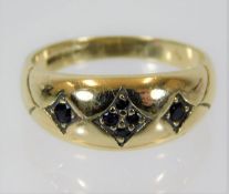 A 9ct gold ring set with sapphire 2.7g size M/N