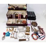 A jewellery box & a quantity of various costume je