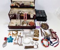 A jewellery box & a quantity of various costume je