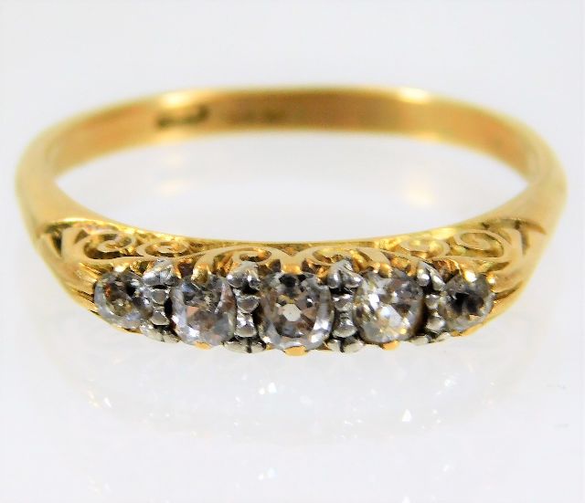 An antique 18ct gold ring set with five diamonds o