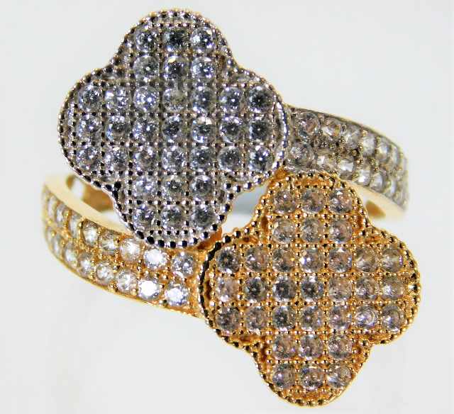 An 18ct two colour gold ring with diamond 4.5g app