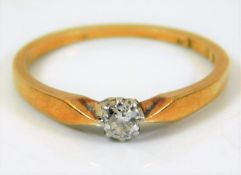 An antique 18ct gold ring set with approx. 0.2ct o