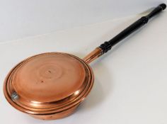 An early 19thC. copper warming pan with ebonised h