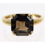 A 9ct gold ring set with smokey quartz 3.3g size S