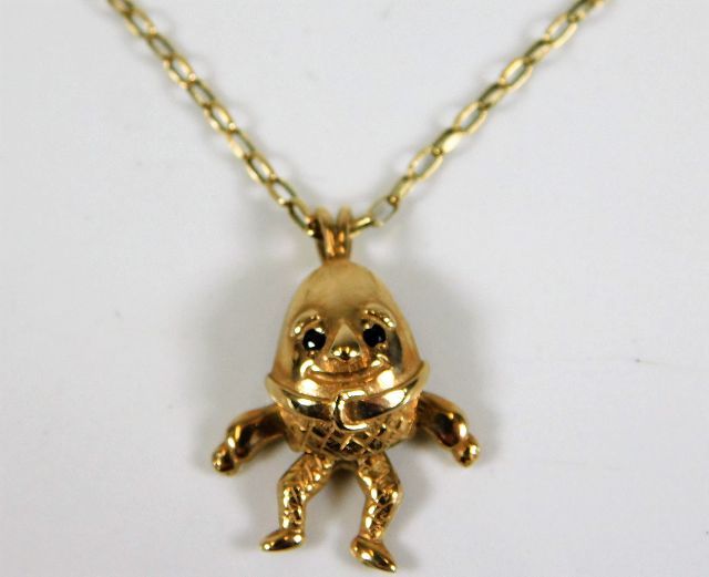 A 9ct gold humpty dumpty pendant & chain set with