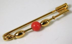 A 1920's style 18ct gold brooch set with coral 1.6