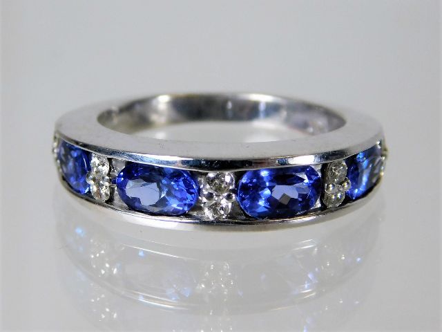 An 18ct gold ring set with tanzanite and 0.2ct dia