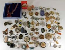 A quantity of costume jewellery, mainly brooches