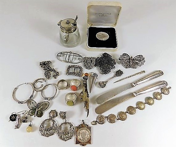 A quantity of silver and white metal items