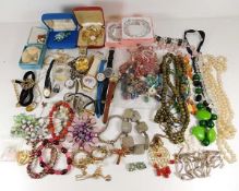 A quantity of costume jewellery