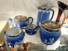 Five pieces of early 20th Century Wedgwood Jasperw