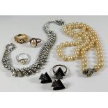 A small quantity of costume jewellery including a