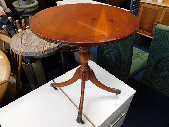 Brights of Nettlebed pedestal table with brass lio