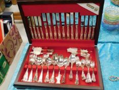 Cased Newbridge Kings pattern silverplated cutlery