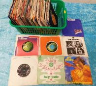 A quantity of vinyl singles including Beatles, Que