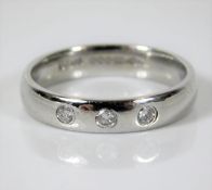 A 9ct white gold ring set with approx. 0.5ct diamo