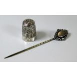 A silver thimble & tie pin 9.91g