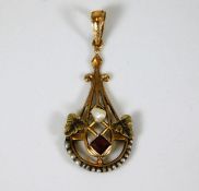 An antique garnet & pearl yellow metal pendant 1.1