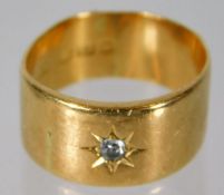 An 18ct gold band set with 0.1ct diamond 7.4g size