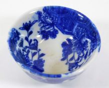 A small Chinese porcelain tea bowl 2.75in diameter